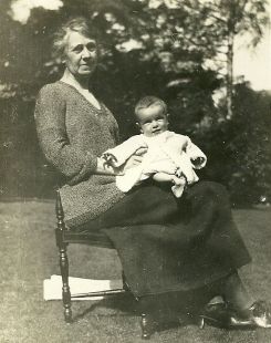 Catherine Smith nee Seear and Gwen Aug 1925